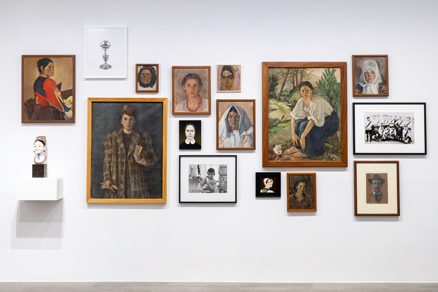 Allestimento mostra Le affinità immaginate