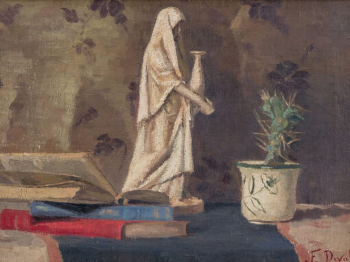 Libri, statuina e pianta grassa