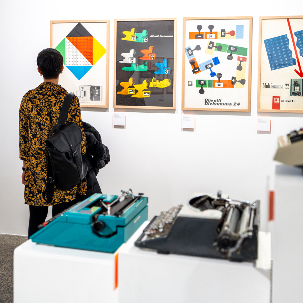 Allestimento-mostra-Giovanni-Pintori©Alessandro-Moni